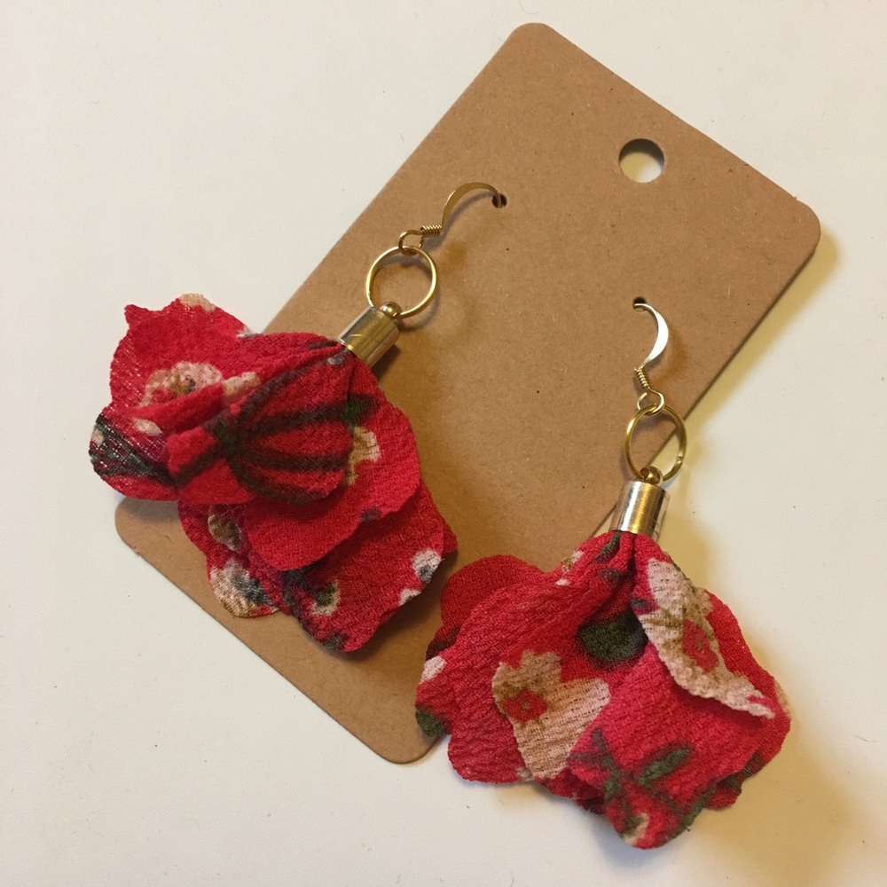 Rosey Petal Drop Earrings. ♥️